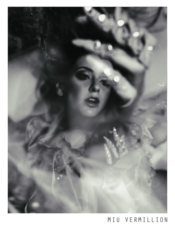  Experimental fine art / dark portrait photography by Miu Vermillion