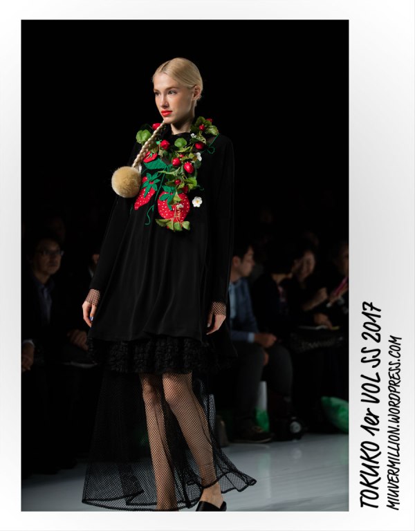 Tokuko 1er Vol - SS 2017 - Amazon Fashion Week Tokyo | Photographed by Miu Vermillion