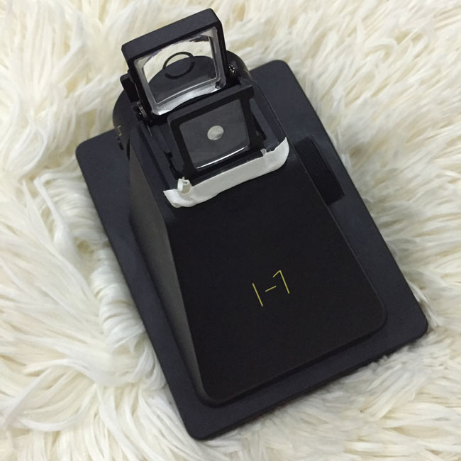 miu-vermillion_impossible-project-i-1-camera