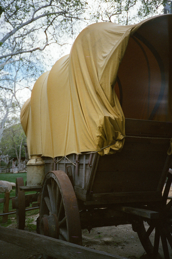 KONO! Kolorit 400 Tungsten + Zenit 412LS - via miu vermillion photography blog