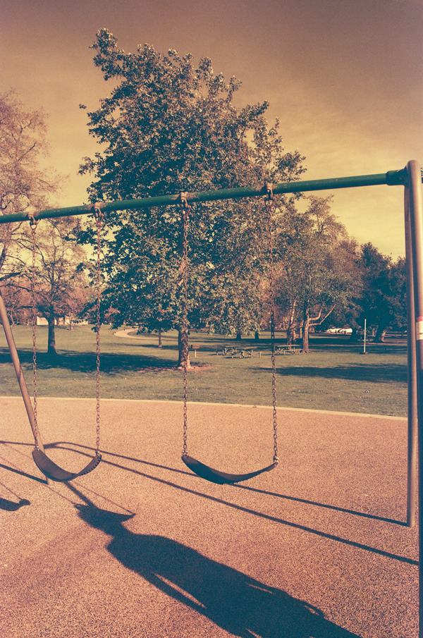 Kono Rotwild CN 400 film + Lomo LC-A+ Camera - via Miu Vermillion blog